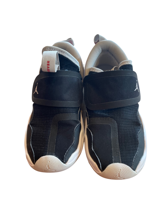 Jordan Sneakers 33 Very Good