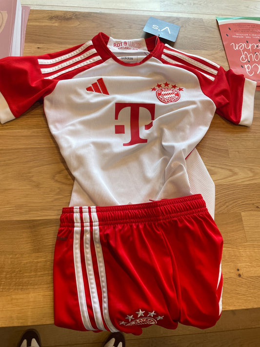 Adidas Jersey and Shorts 140 Very Good